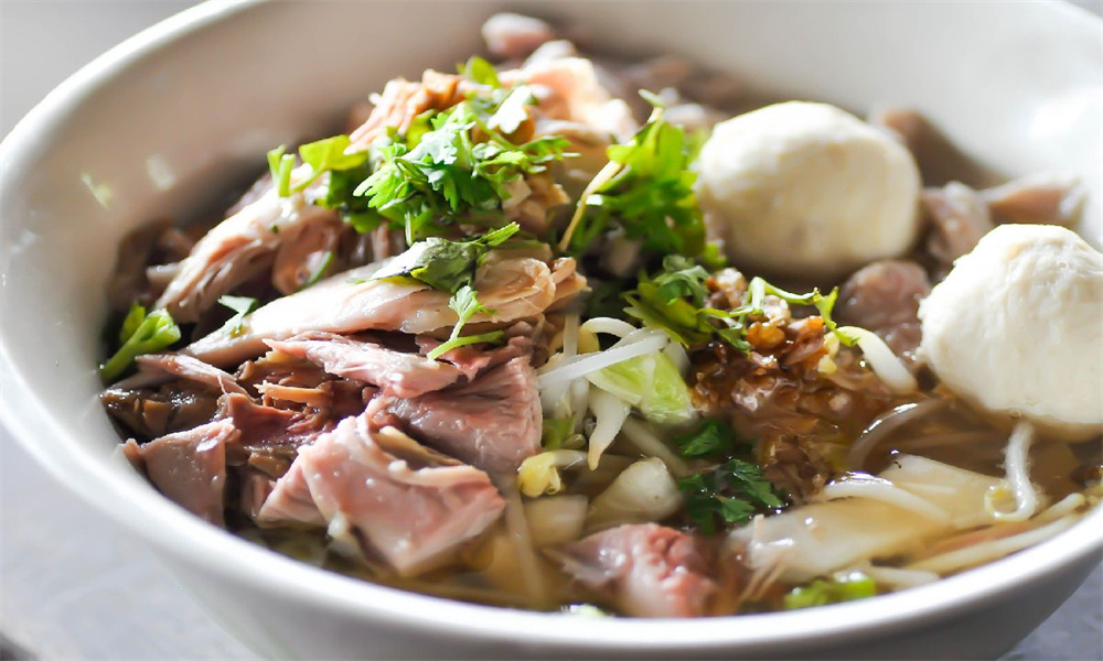 食堂承包項(xiàng)目公司在為消費(fèi)者和企業(yè)內(nèi)部員工提供服務(wù)時(shí)承諾非常高